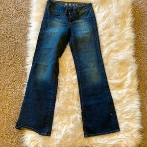 Woman’s MAXI jeans. Dark w perfect fade markings